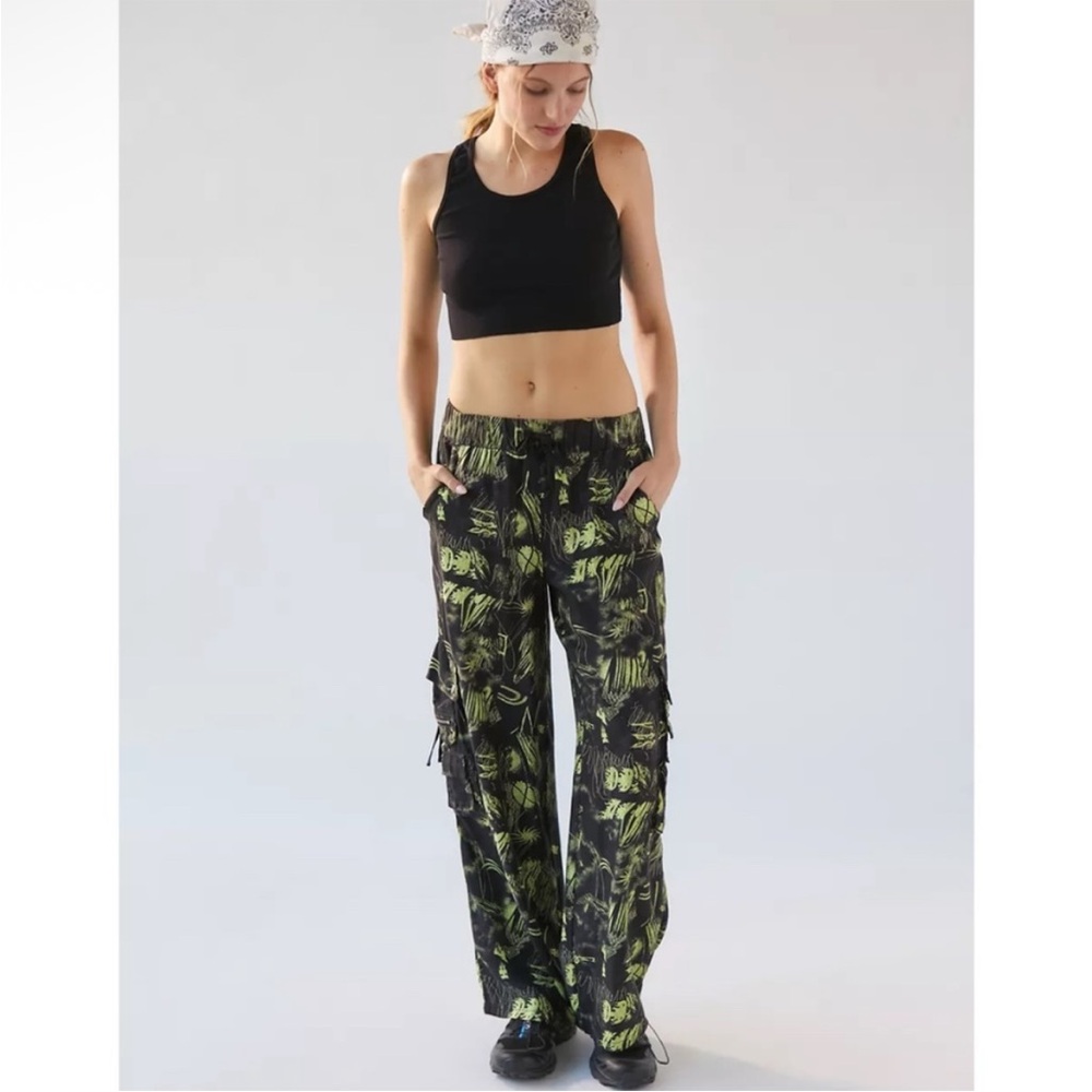 Urban Outfitters Dean Print Wide Leg Cargo Pants Size XS Elastic Waistband